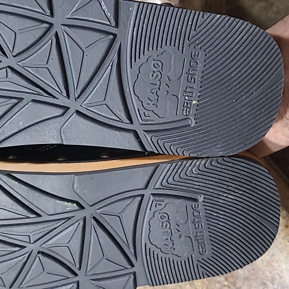 Earth Black Leather Clogs - Picture 9 of 12